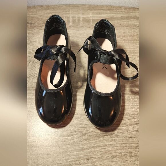 CAPEZIO GIRLS PATENT FLAT TAP SHOES FROM A SMOKE FREE AND PET FREE HOME11M E1 65 - Picture 2 of 4